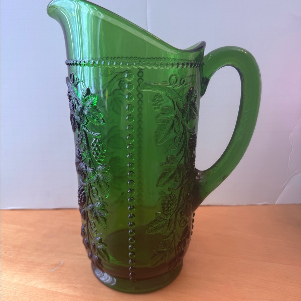 Vintage California Beaded Grape Pressed Green Glass Pitcher and 4 Glasses 8oz - Picture 2 of 11